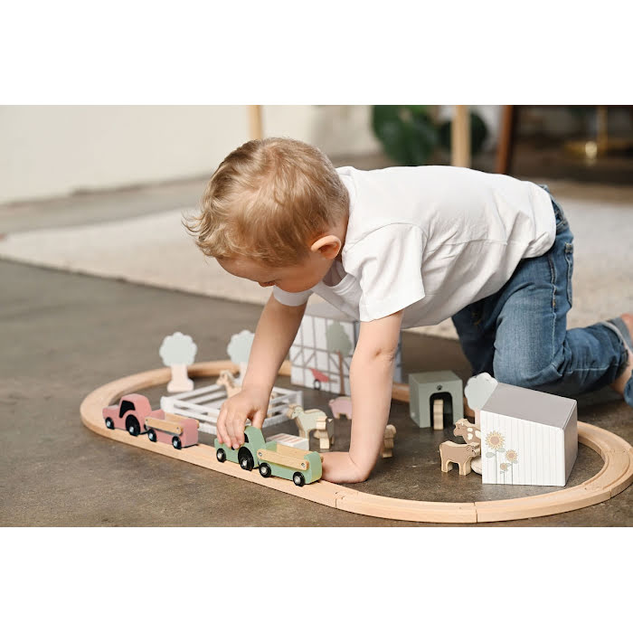 Train Set Farm with Animals by Jabadabado